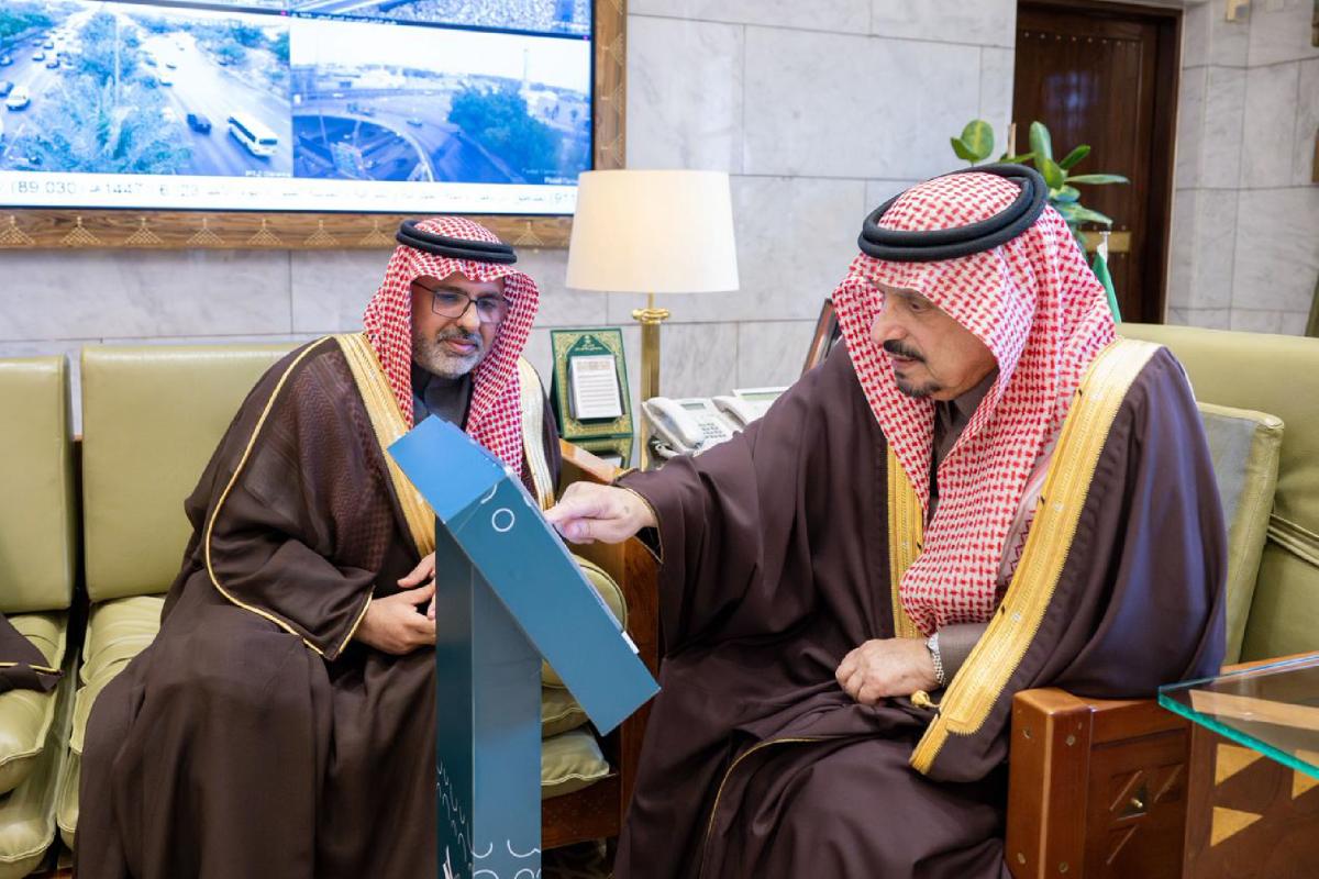 أمير منطقة الرياض يدشن أول كرسي بحثي بجامعة شقراء بحضور رئيس الجامعة الدكتور علي بن محمد السيف | The Prince of Riyadh Region inaugurates Shaqra University's first research chair, with University President Dr. Ali bin Mohammed Al-Saif