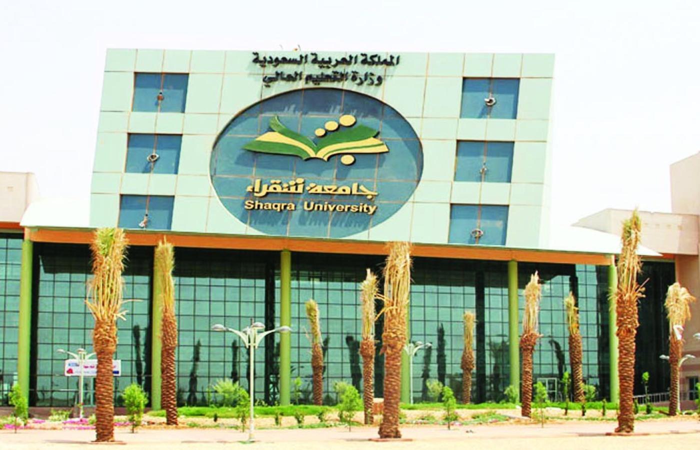 معالي مدير الجامعة يفتتح معرض أضواء من جامعة شقراء للفن التشكيلي للطالبات جامعة شقراء