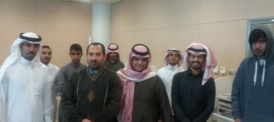 وفد طلابي من تربية شقراء في زيارة المكتبة المركزية بالجامعة
