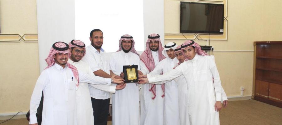 بحضور وكيل الجامعة للشؤون التعليمية تدشين مشاريع التخرج في كلية الهندسة بالدوادمي بحضور وكيل الجامعة للشؤون التعليمية تدشين مشاريع التخرج في كلية الهندسة بالدوادمي