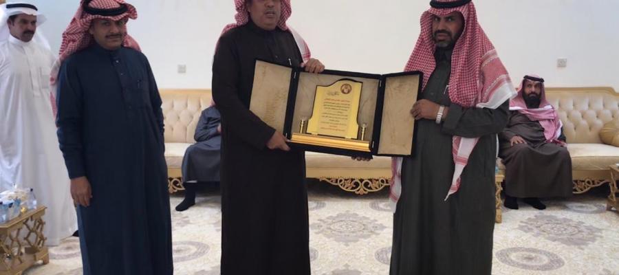 العمادة تكرم د. حجاب القحطاني وذلك خلال حفل غداء أقامه مدير شؤون الموظفين الأستاذ سيف العجل العمادة تكرم د. حجاب القحطاني وذلك خلال حفل غداء أقامه مدير شؤون الموظفين الأستاذ سيف العجل