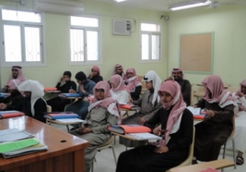 استمرار فعاليات دورتي اللغة الانجليزية المنعقدة في كلية المجتمع بالقويعية