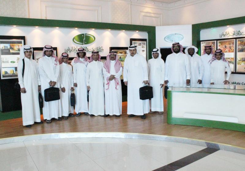 طلاب كلية التربية بشقراء يقومون بزيارة لمركز الملك عبد العزيز للحوار الوطني بالرياض