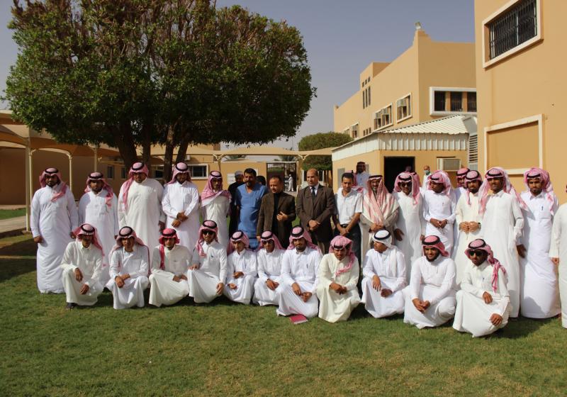 كلية التربية بشقراء تنظم زيارة لمركز التأهيل الشامل