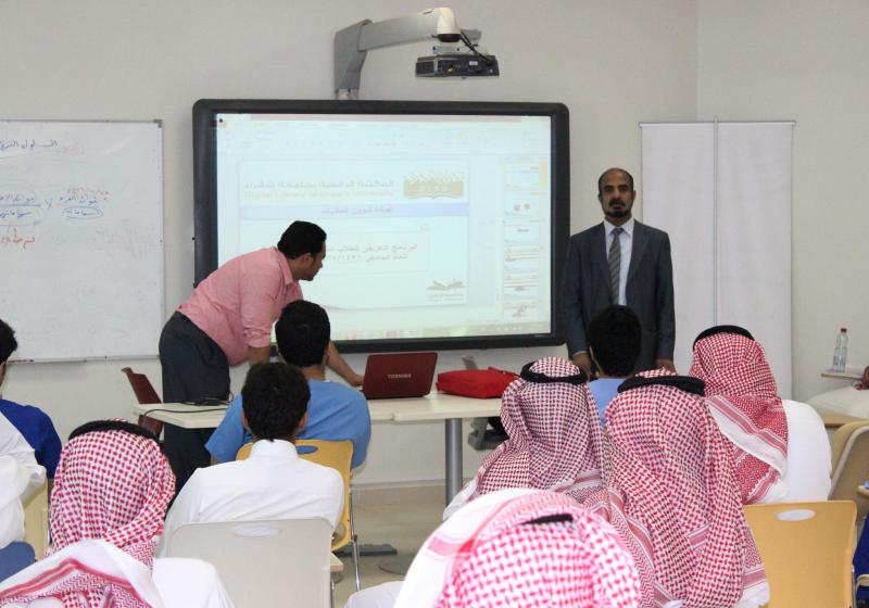 دورةٌ تدريبيةٌ عن المكتبةِ الرقميّةِ فى كليّةِ التربيةِ بشقراءَ .. د. محمد فتحي الجلاب