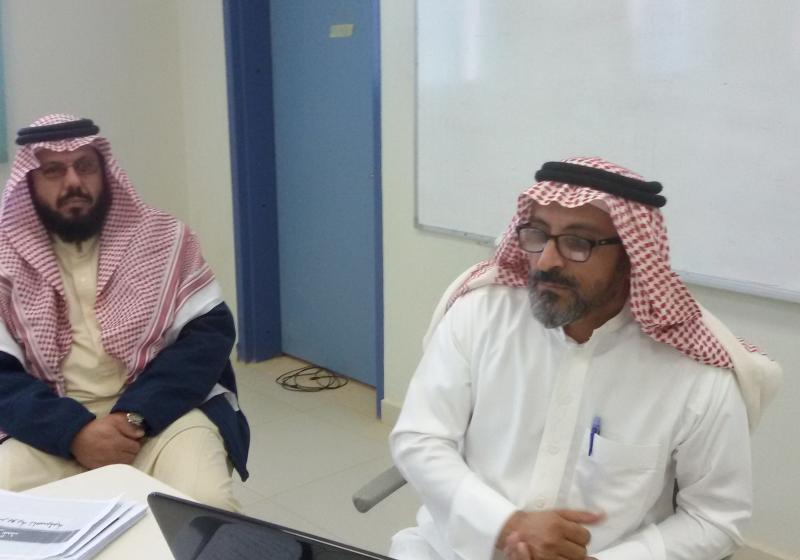 ندوة بعنوان (مفهوم الرشد) للدكتور صالح عبد العزيز ،والدكتور.عبد الله سعود المطوع