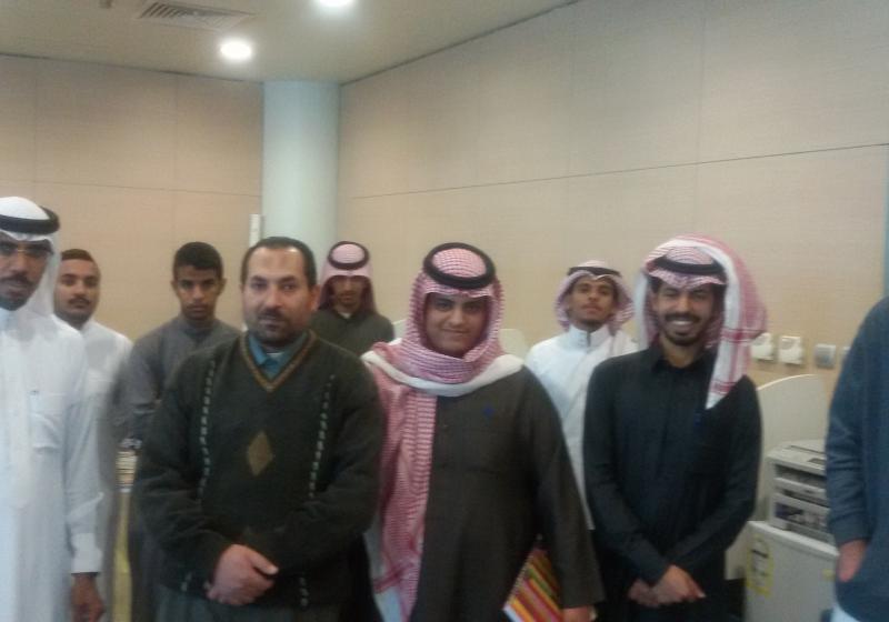 وفد طلابي من تربية شقراء في زيارة المكتبة المركزية بالجامعة