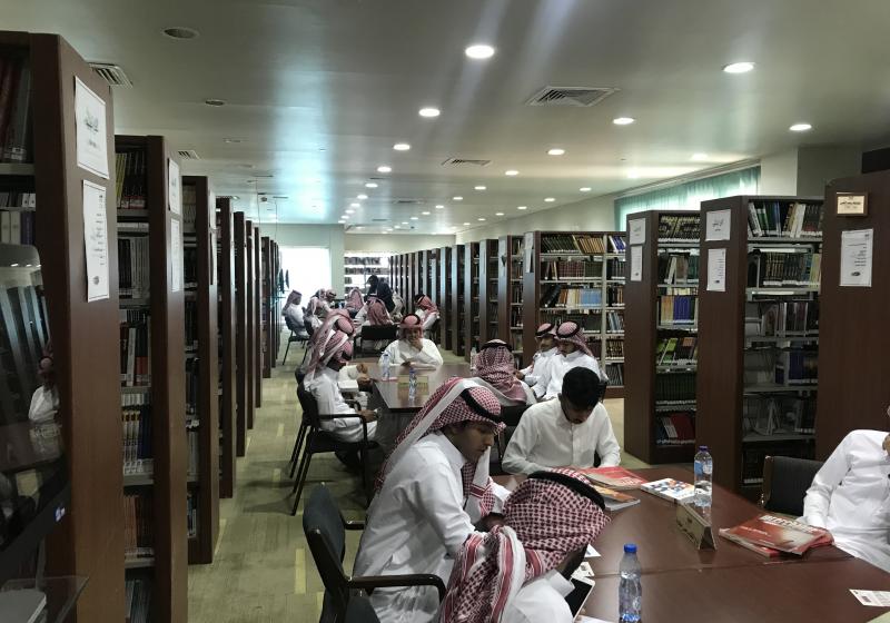 وحدة الأنشطة الطلابية بالكلية تزور مكتبة الجامعة المركزية