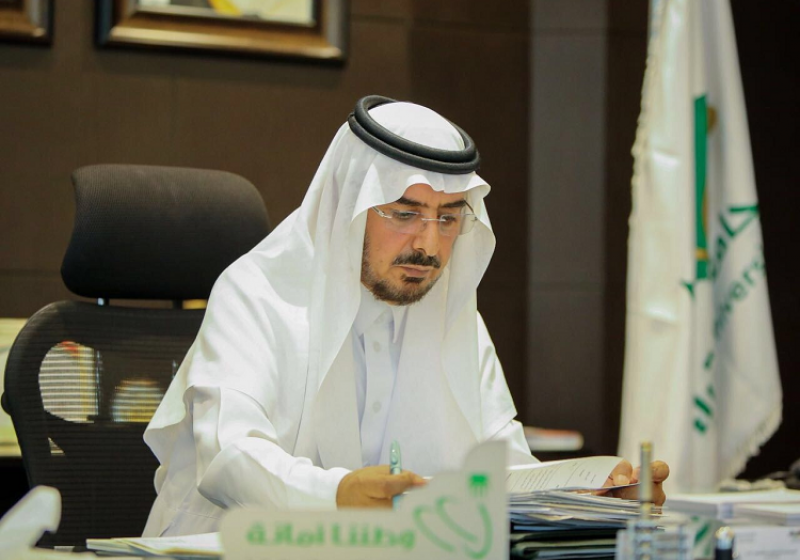 صدرت موافقة معالي مدير الجامعة الاستاذ الدكتور عوض بن خزيم الأسمري على ترقية 51 موظفاً وموظفة من منسوبي الجامعة الإداريين